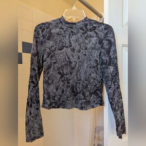 NWOT Gray Black Subtle Floral Pattern Long Sleeve Mesh Top Size S